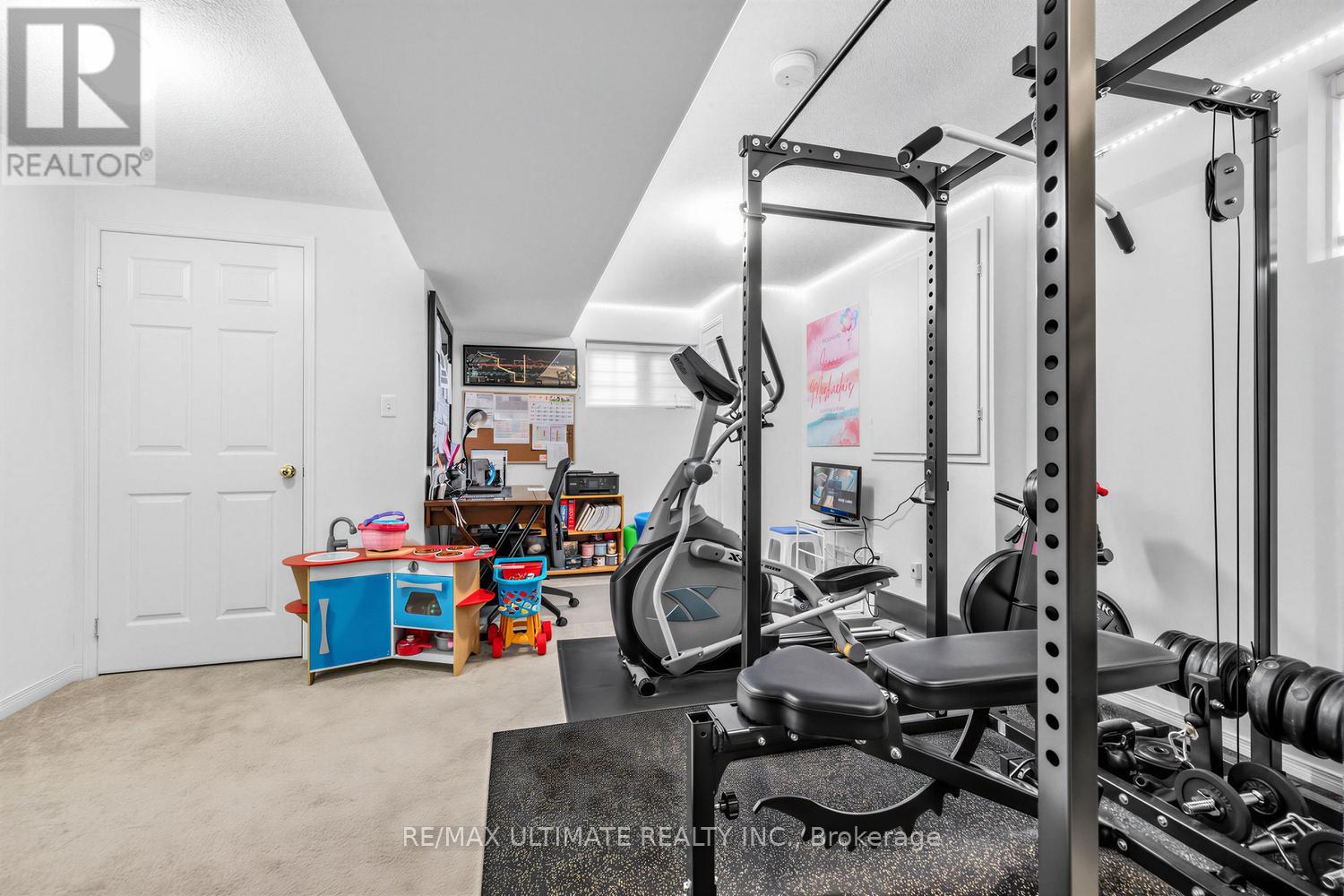 255 TORBARRIE ROAD E - 28