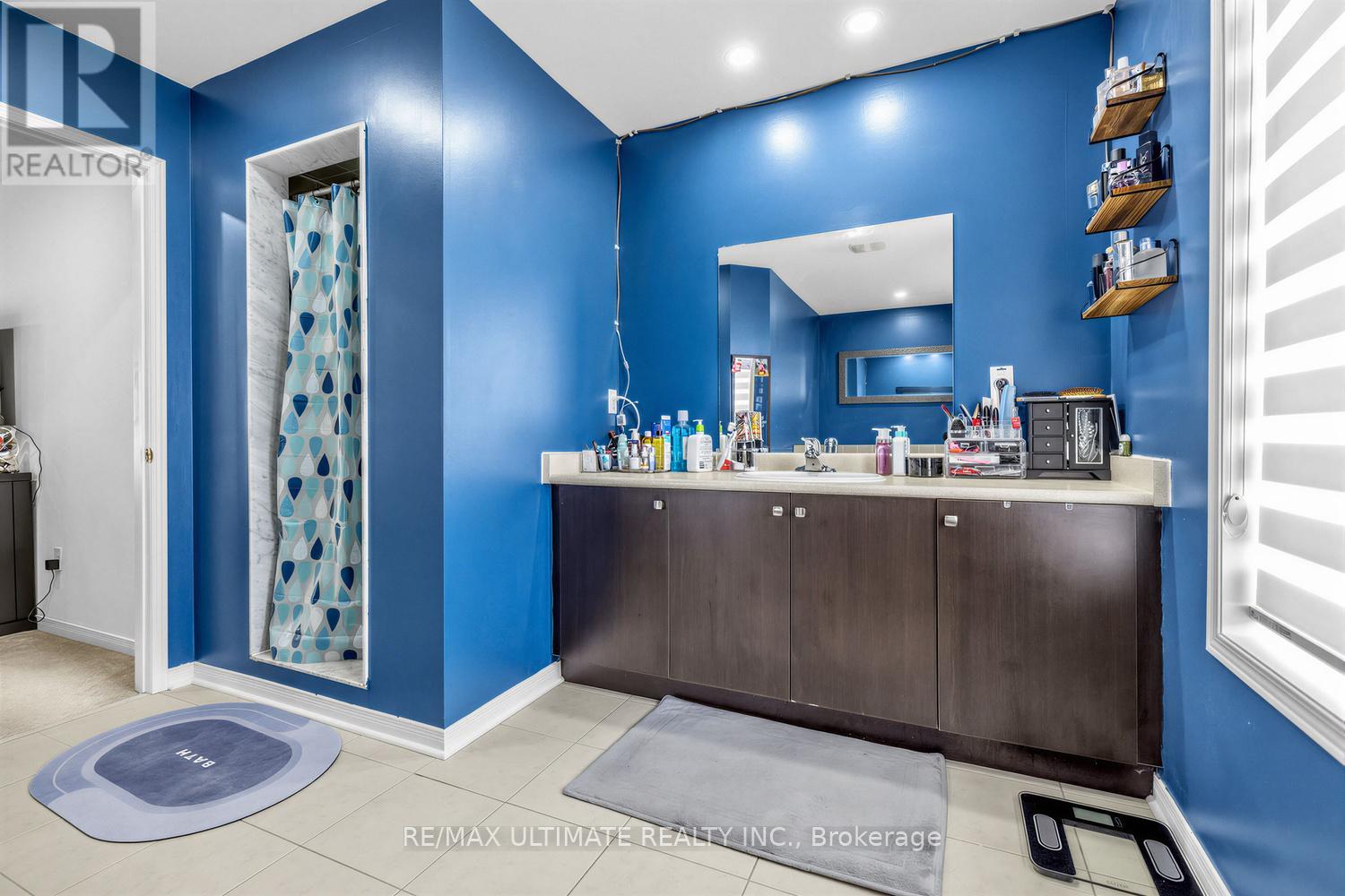 255 TORBARRIE ROAD E - 8