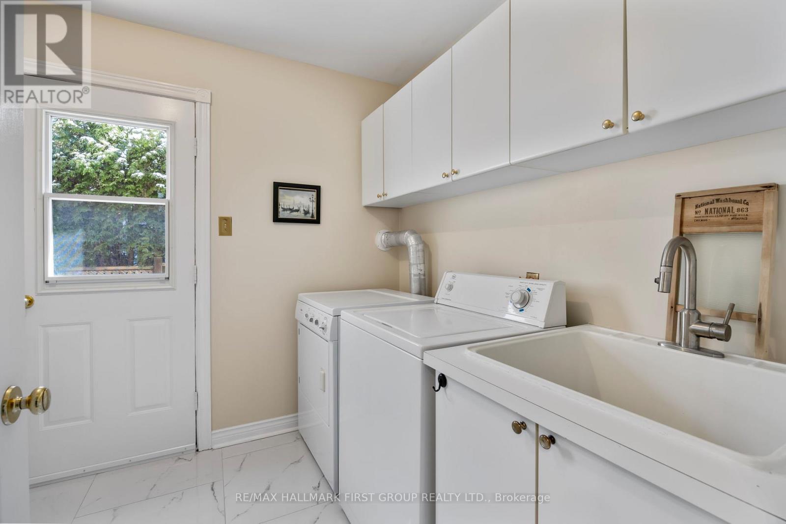 39 KENNETT DRIVE - 27