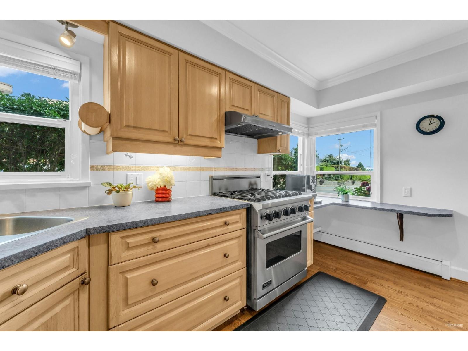 14104 MARINE DRIVE, White Rock