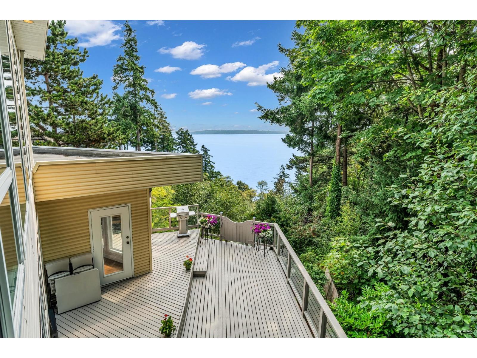 14104 MARINE DRIVE, White Rock