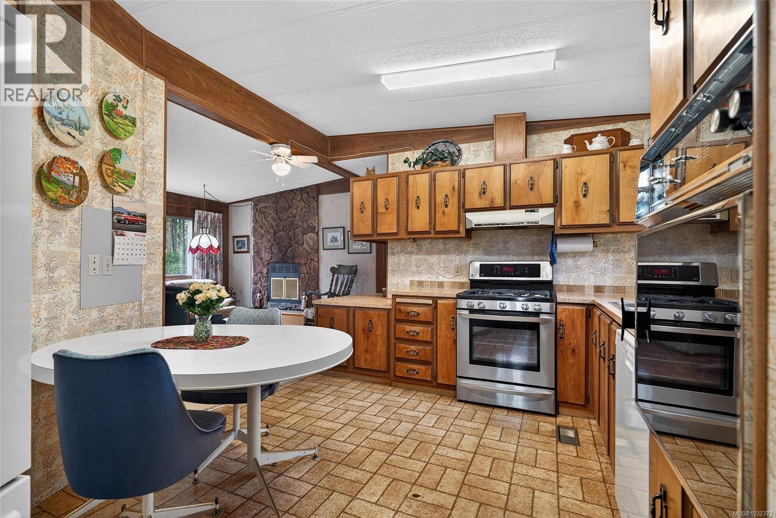 305 ALLSBROOK RD - 18