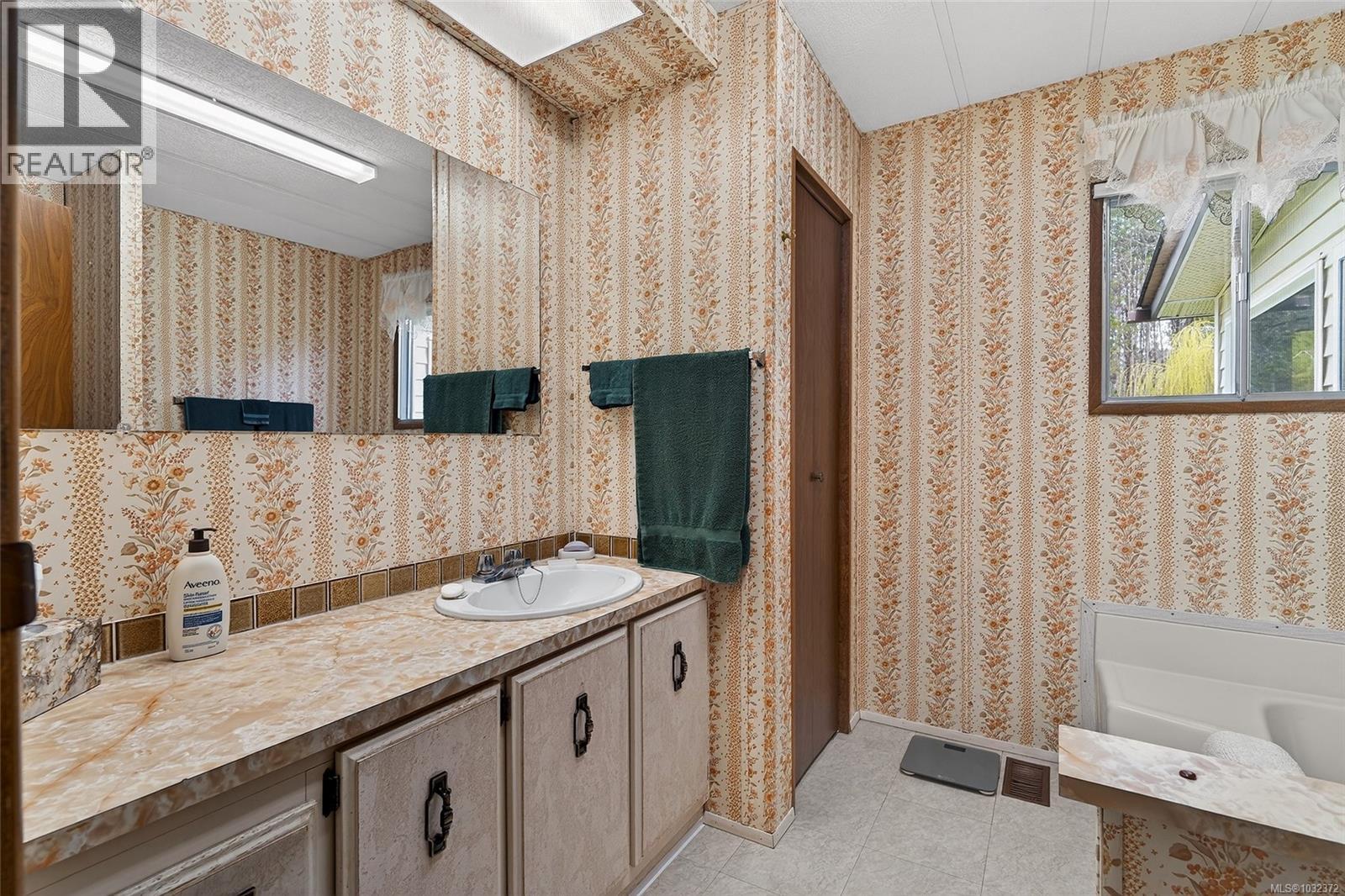 305 ALLSBROOK RD - 23