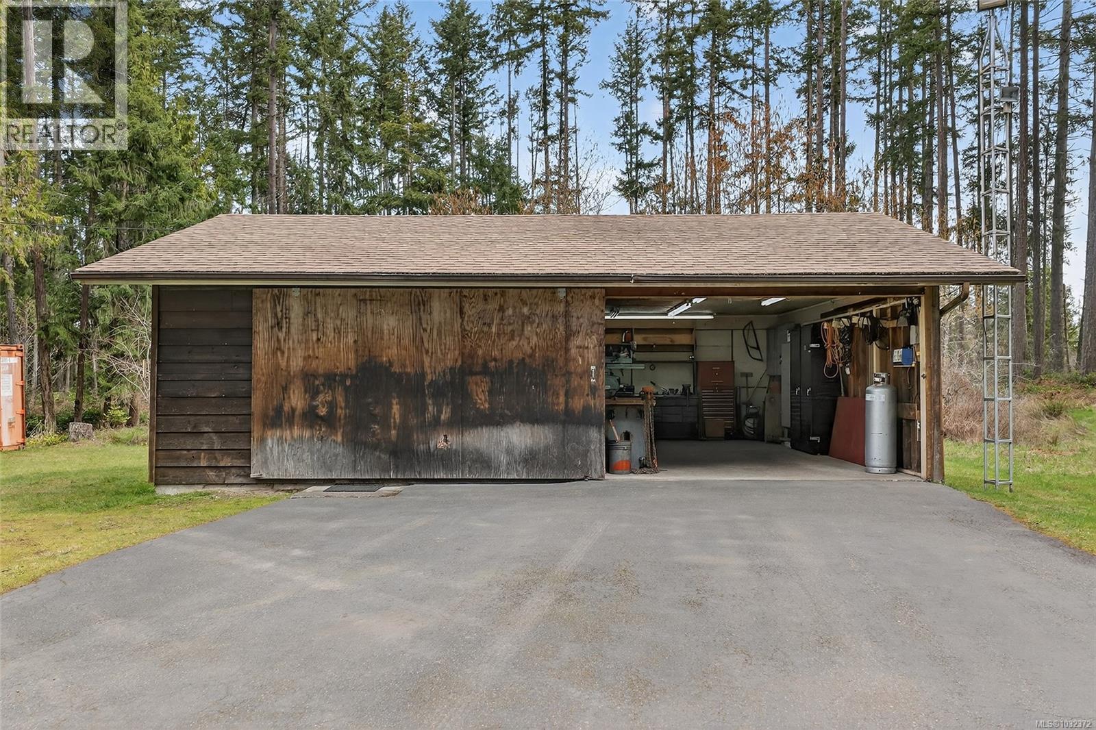 305 ALLSBROOK RD - 33