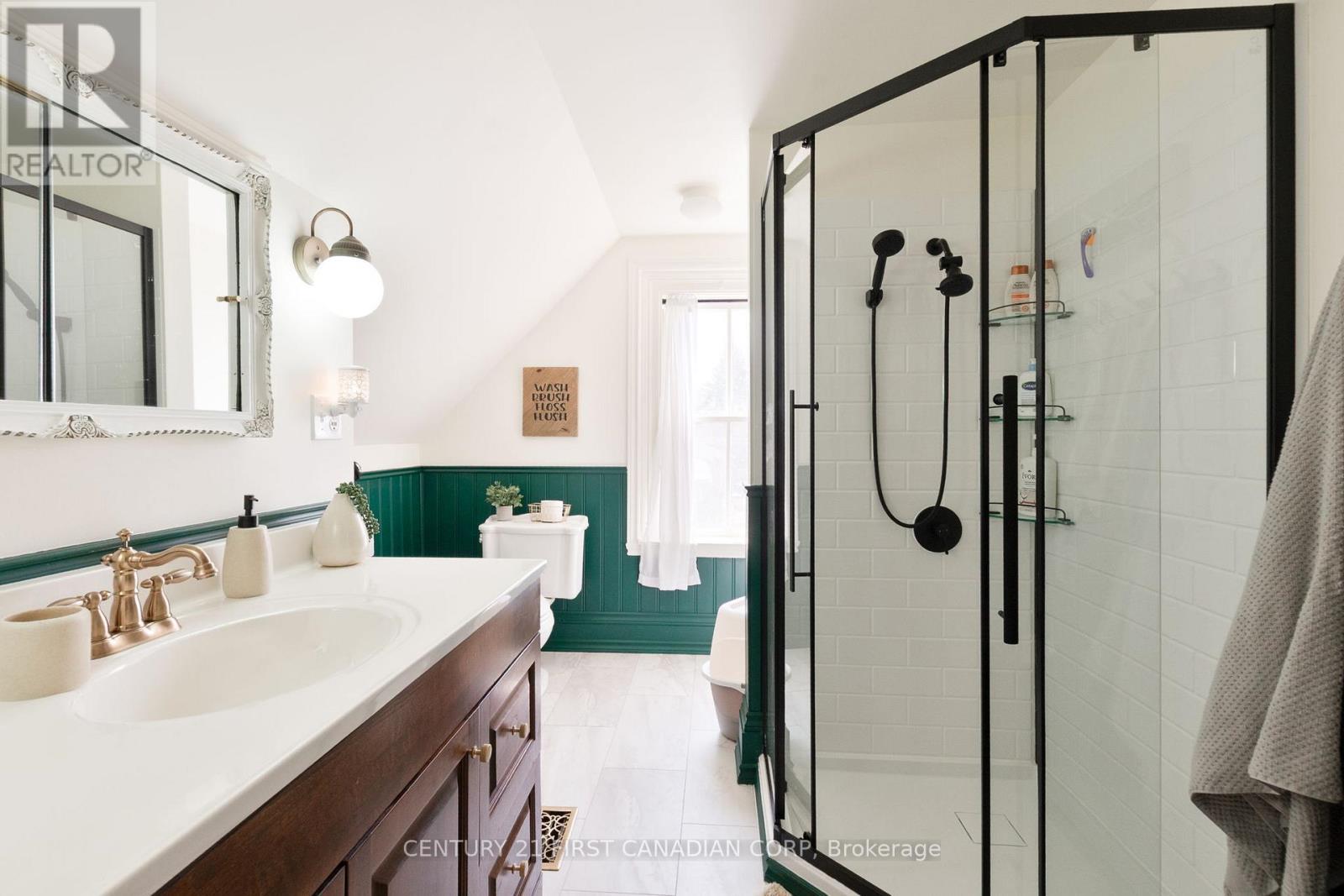 1 FAIRVIEW AVENUE Property Photo