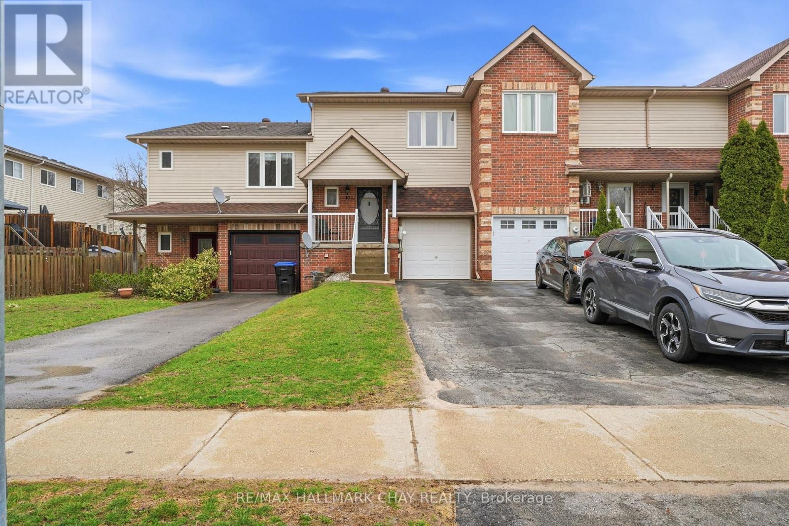 10 PARKSIDE CRESCENT