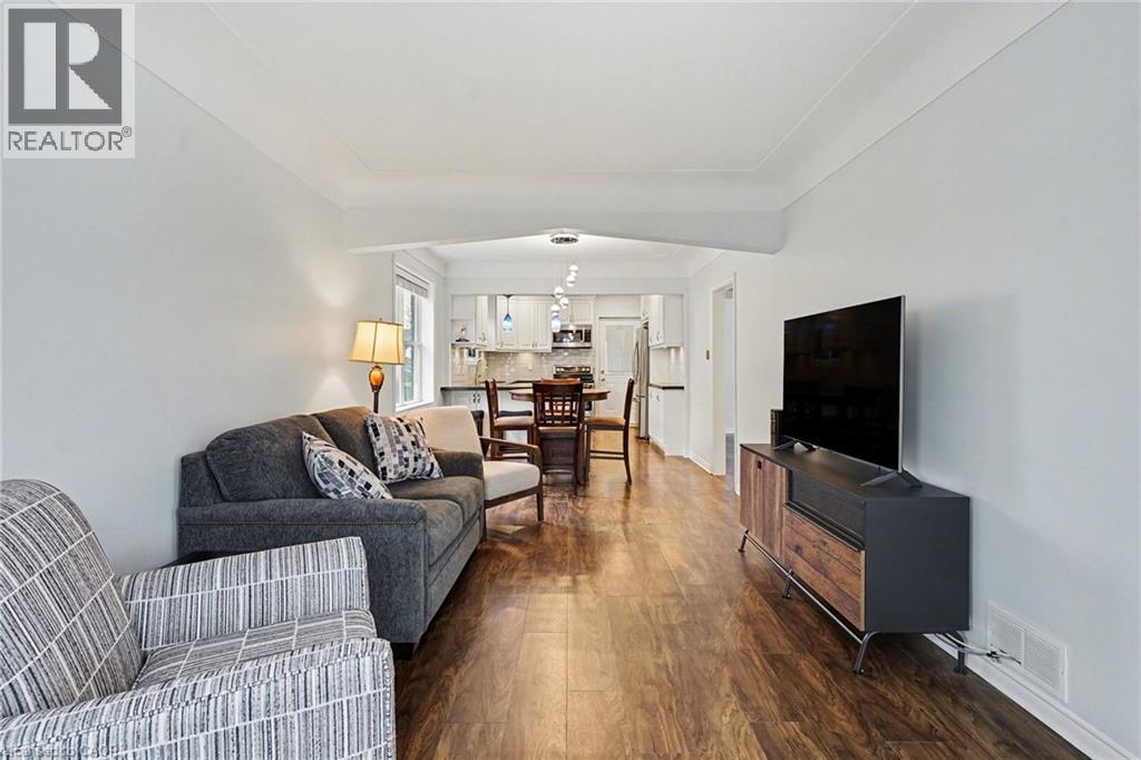 53 BELL Avenue, Hamilton, Ontario L8K3E2 - Photo 4