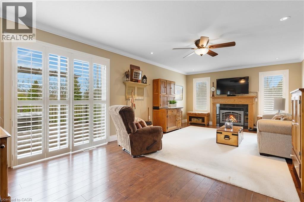 228 GLENARIFF DRIVE - 19