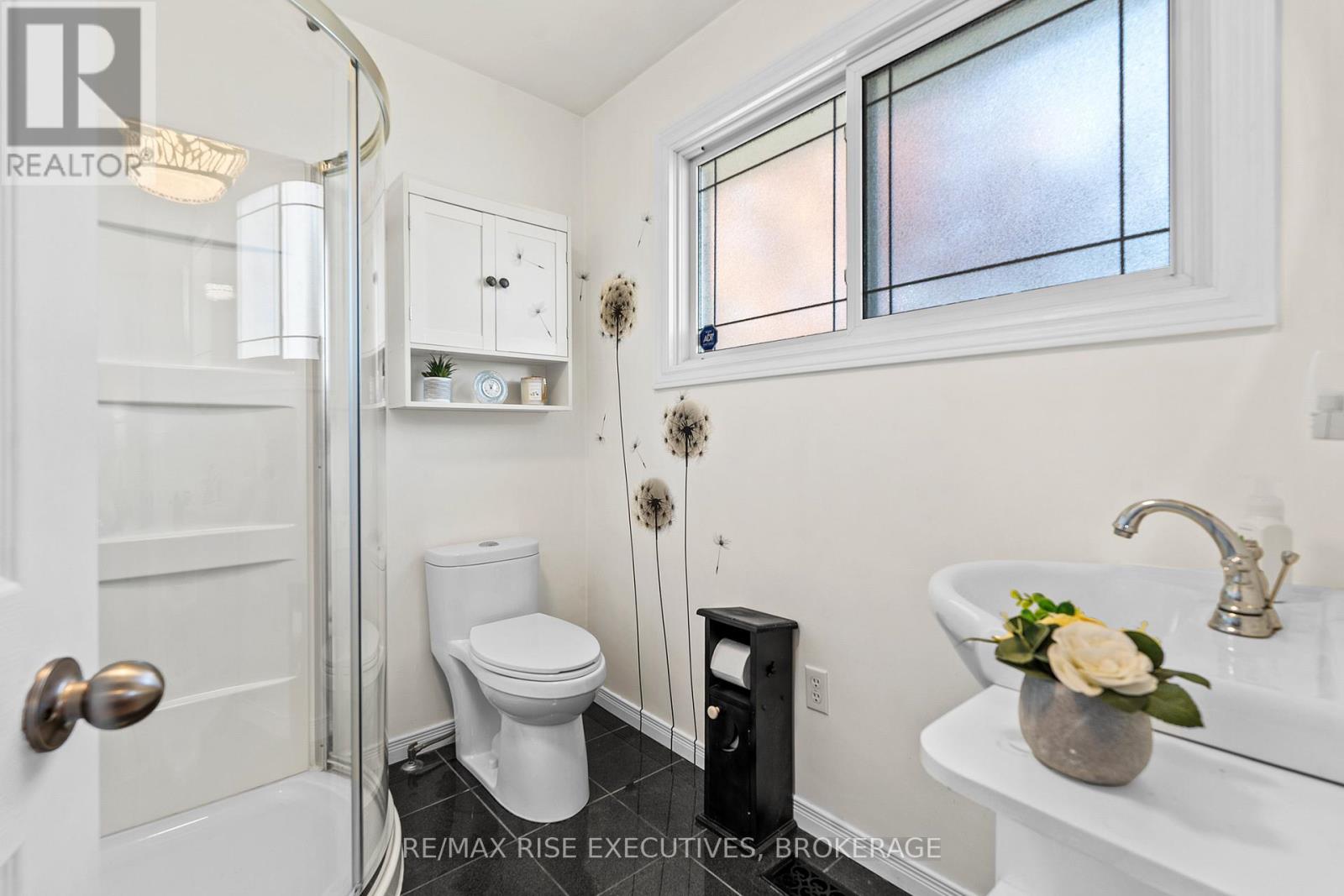 470 DUNDAS STREET W - 17