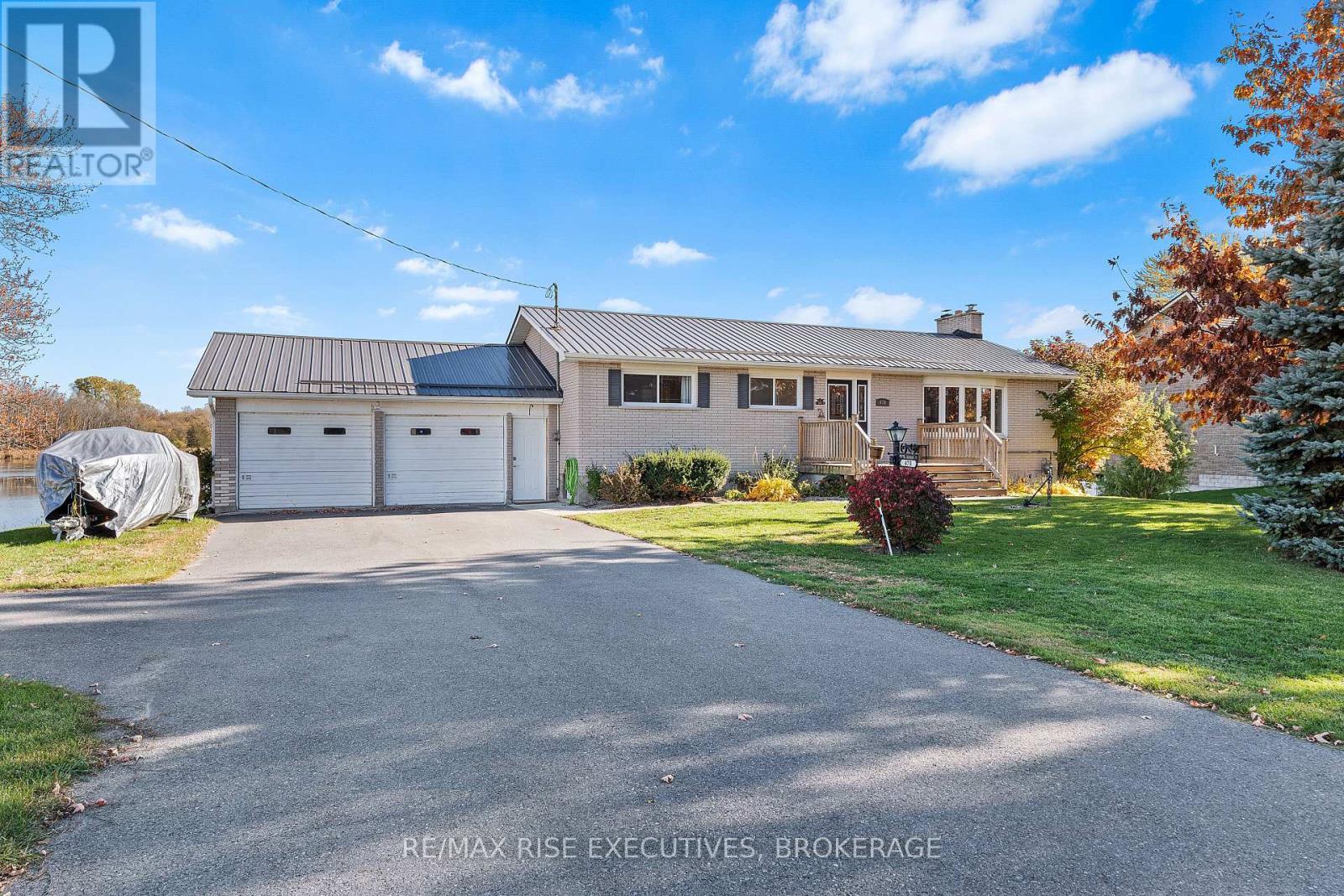 470 DUNDAS STREET W - 2