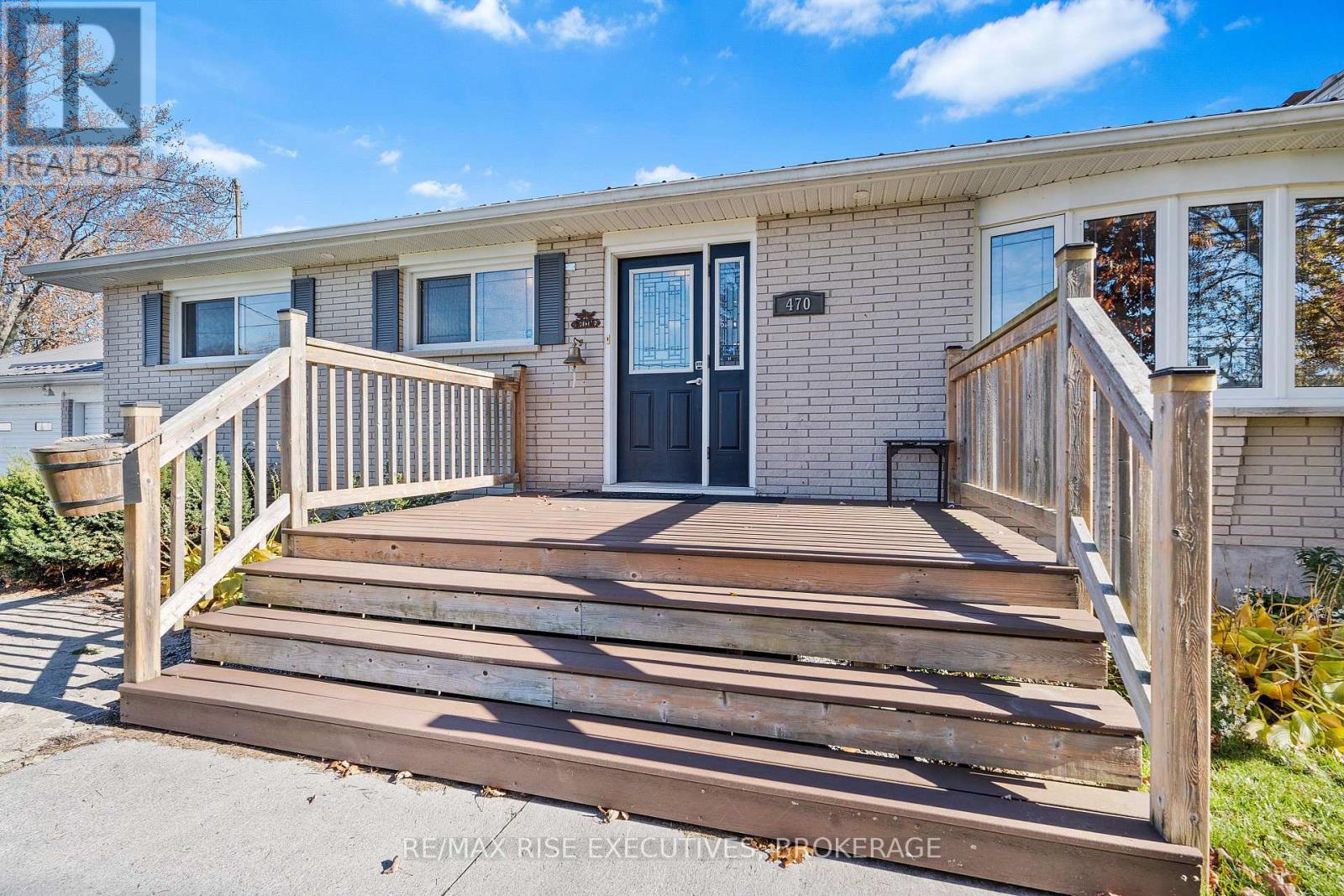 470 DUNDAS STREET W - 4