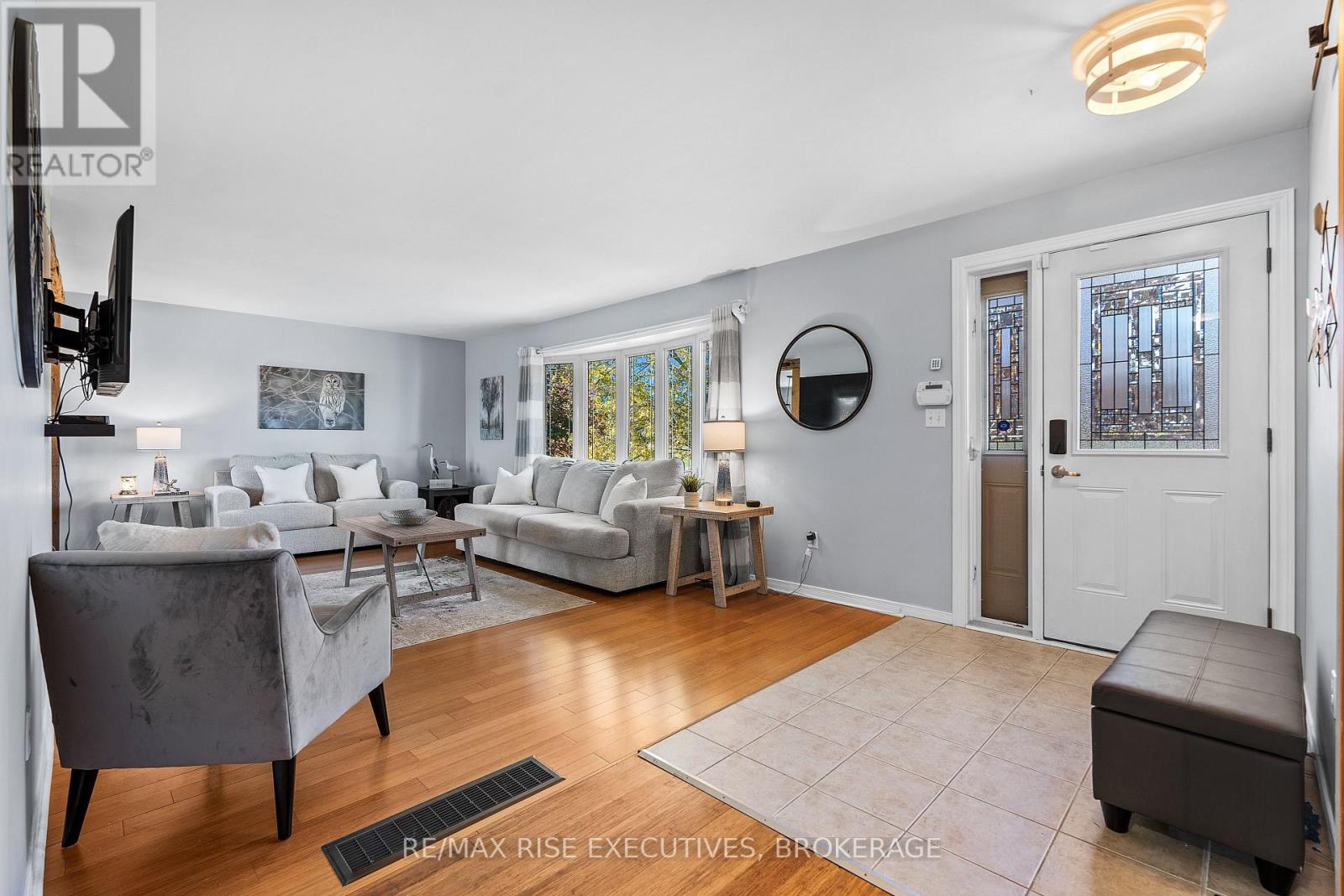 470 DUNDAS STREET W - 5