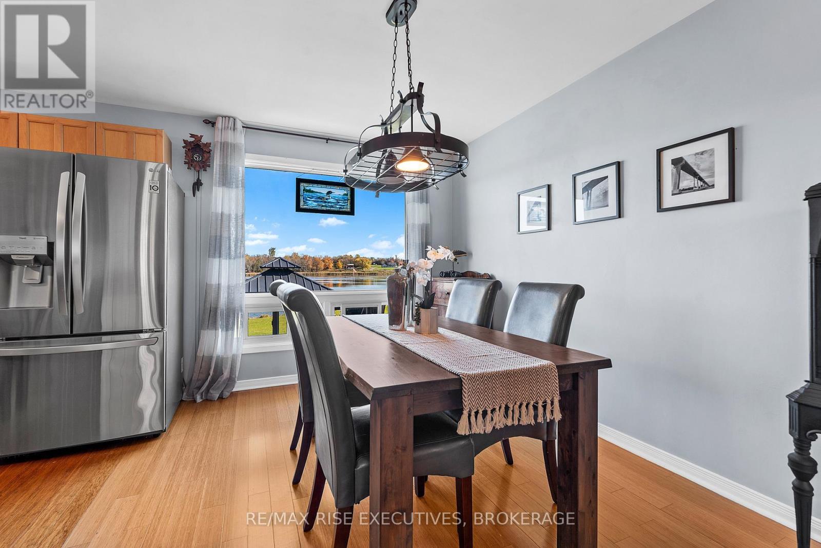 470 DUNDAS STREET W - 8