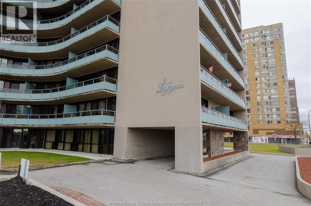 #312 111 RIVERSIDE DRIVE - 4