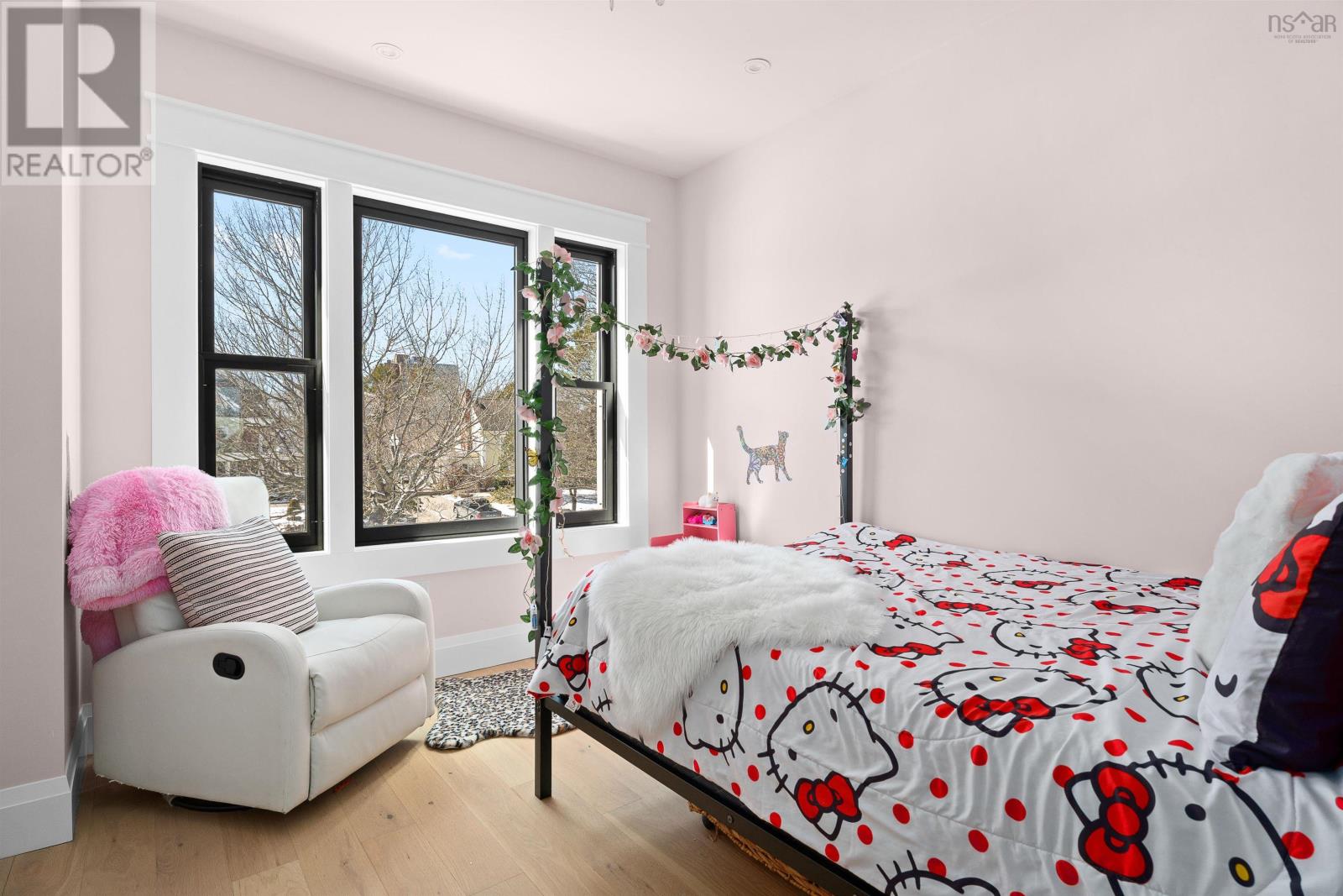 Property 22 of 50 of 785 Young Avenue