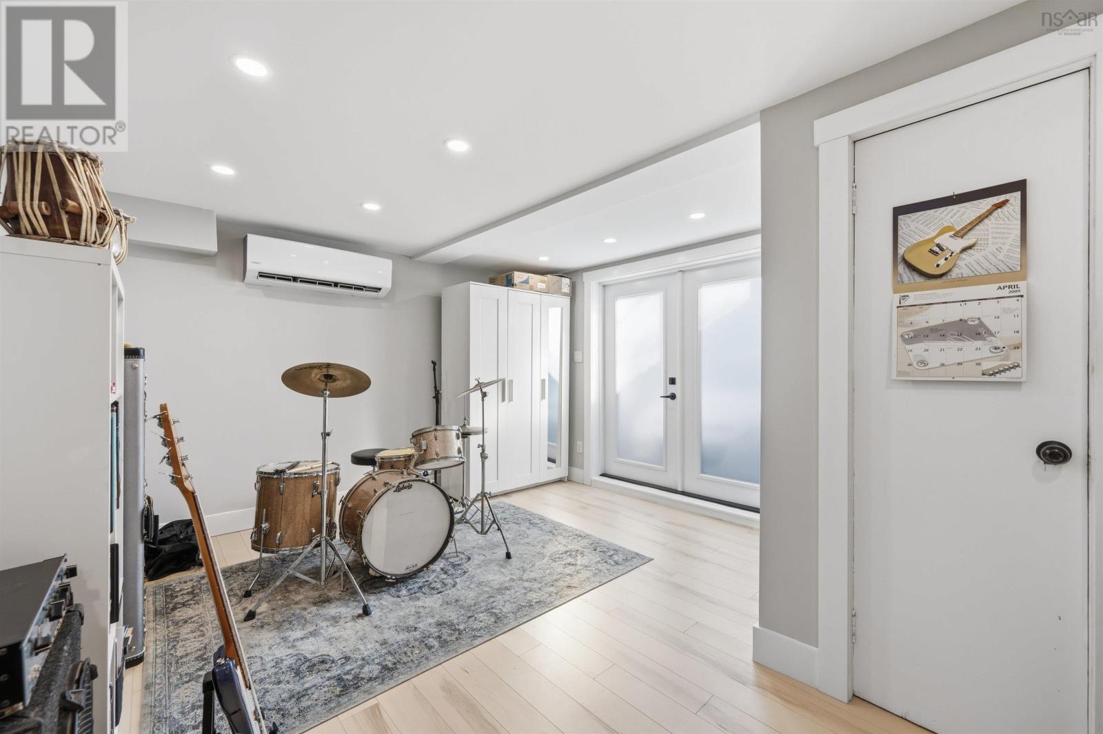 Property 17 of 35 of 3405 Claremont Street