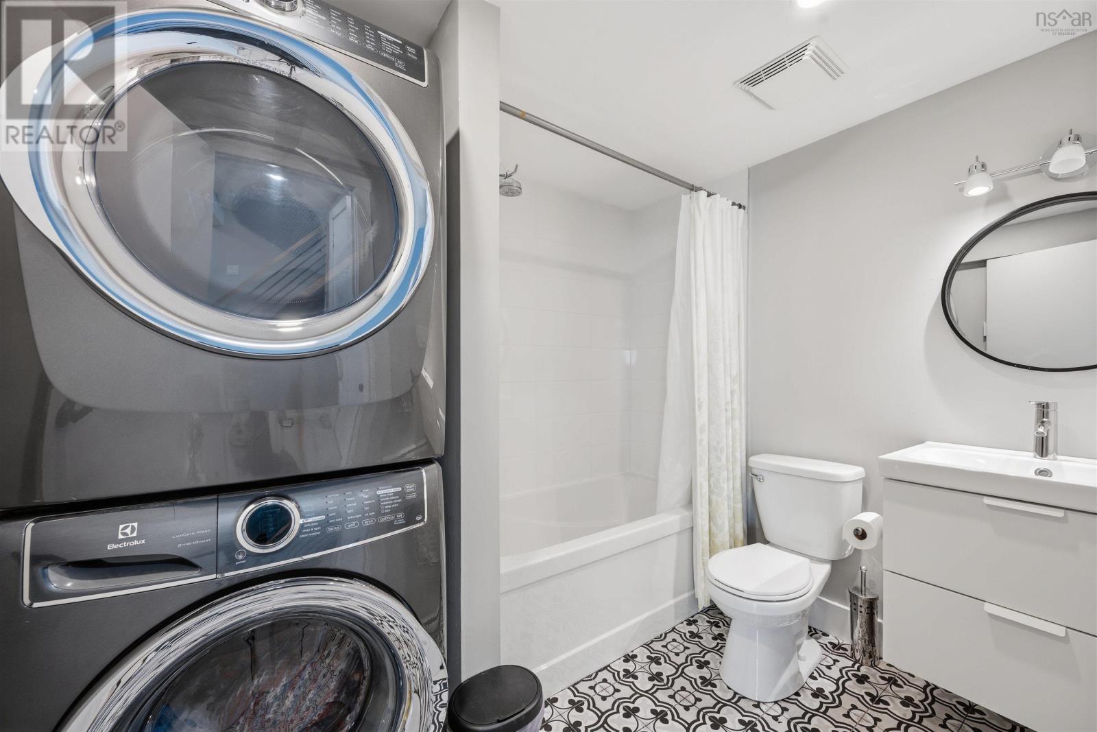 Property 8 of 35 of 3405 Claremont Street