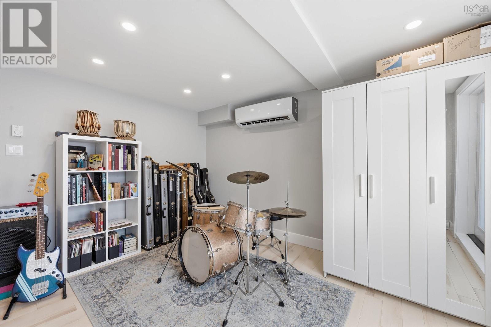 Property 3 of 35 of 3405 Claremont Street