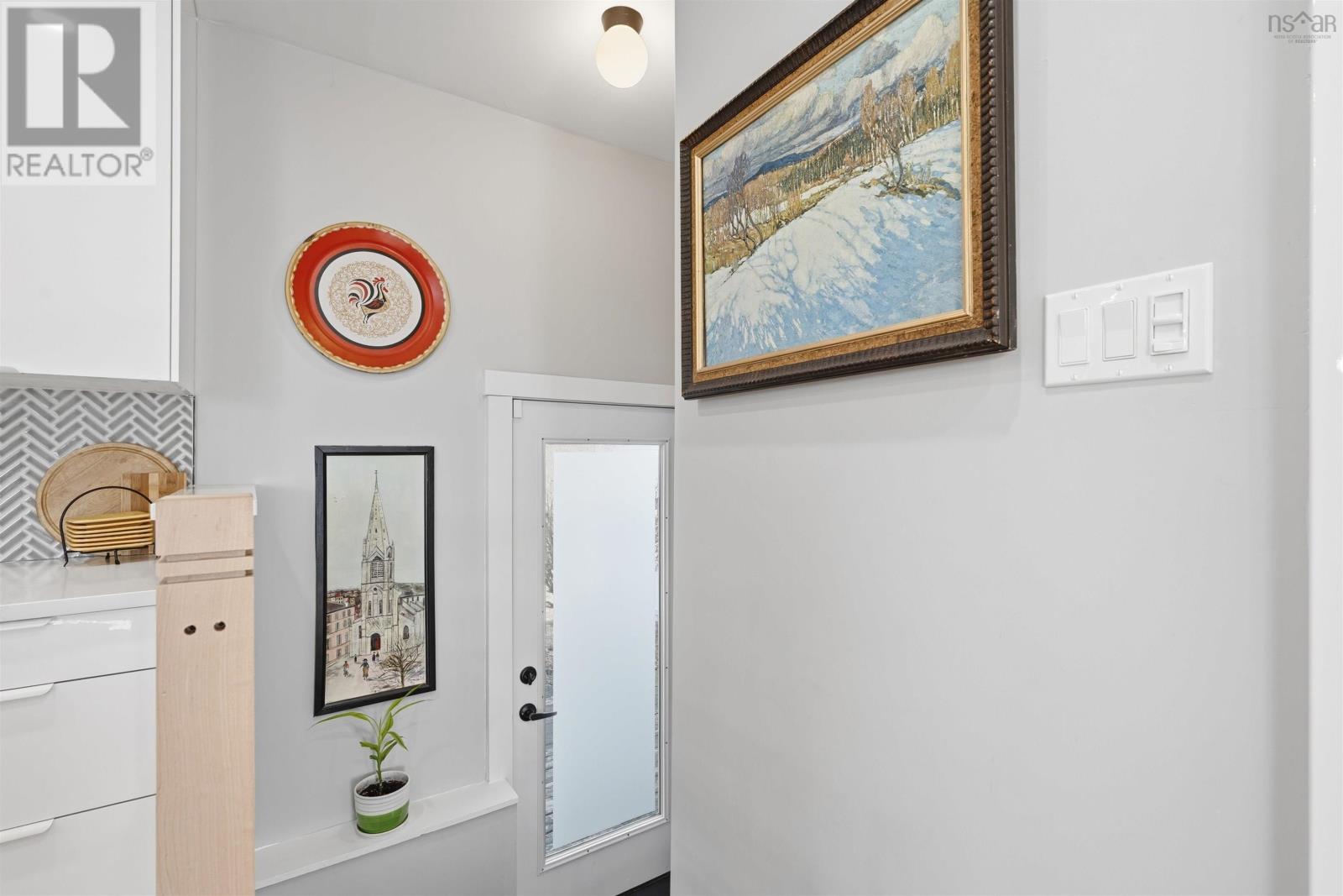 Property 25 of 35 of 3405 Claremont Street