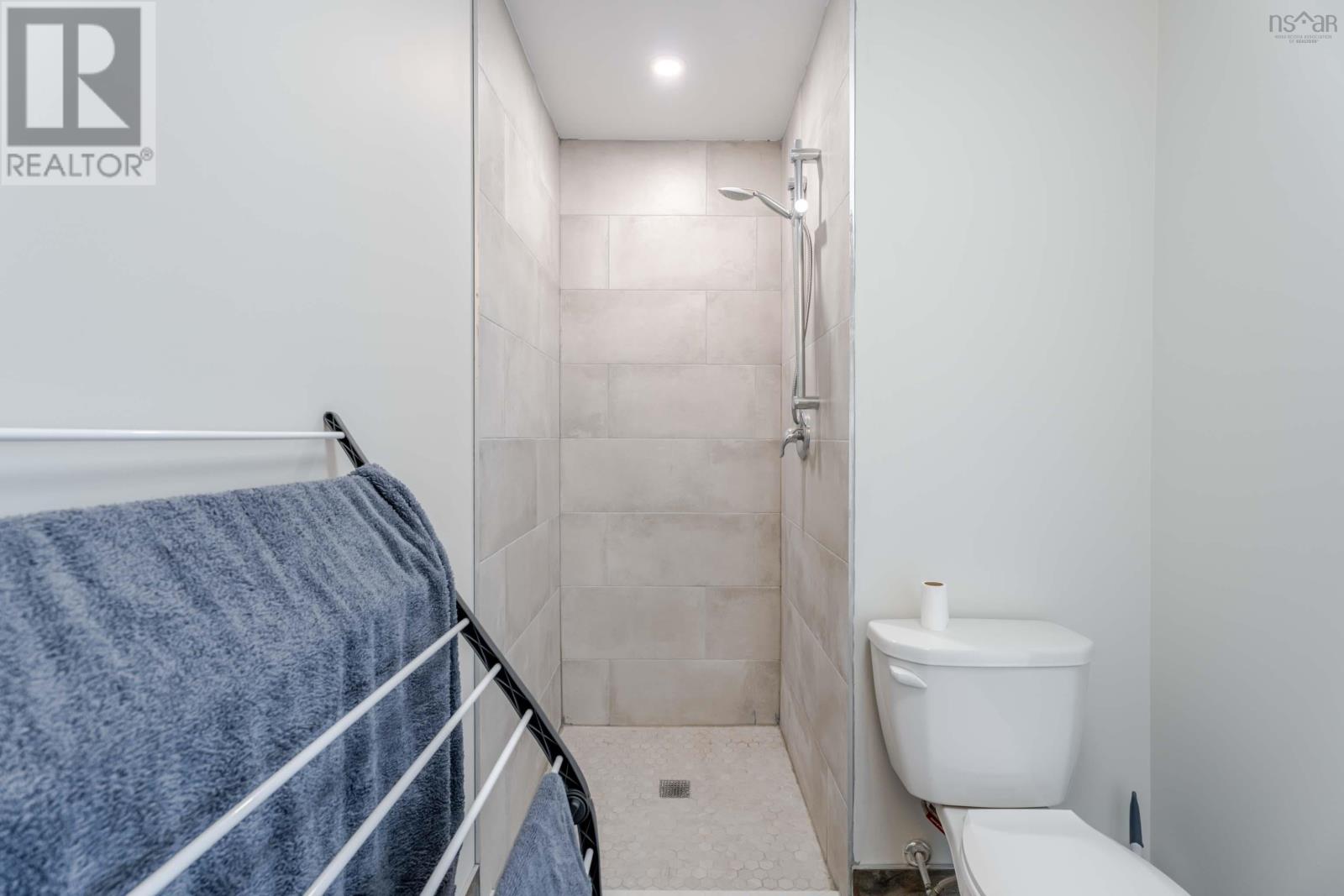 Property 25 of 37 of 6-18 Ariss Gate