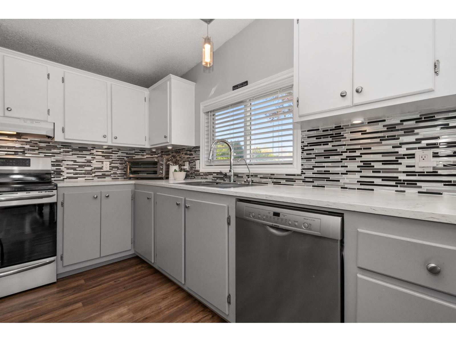 13 41168 LOUGHEED HIGHWAY, Mission