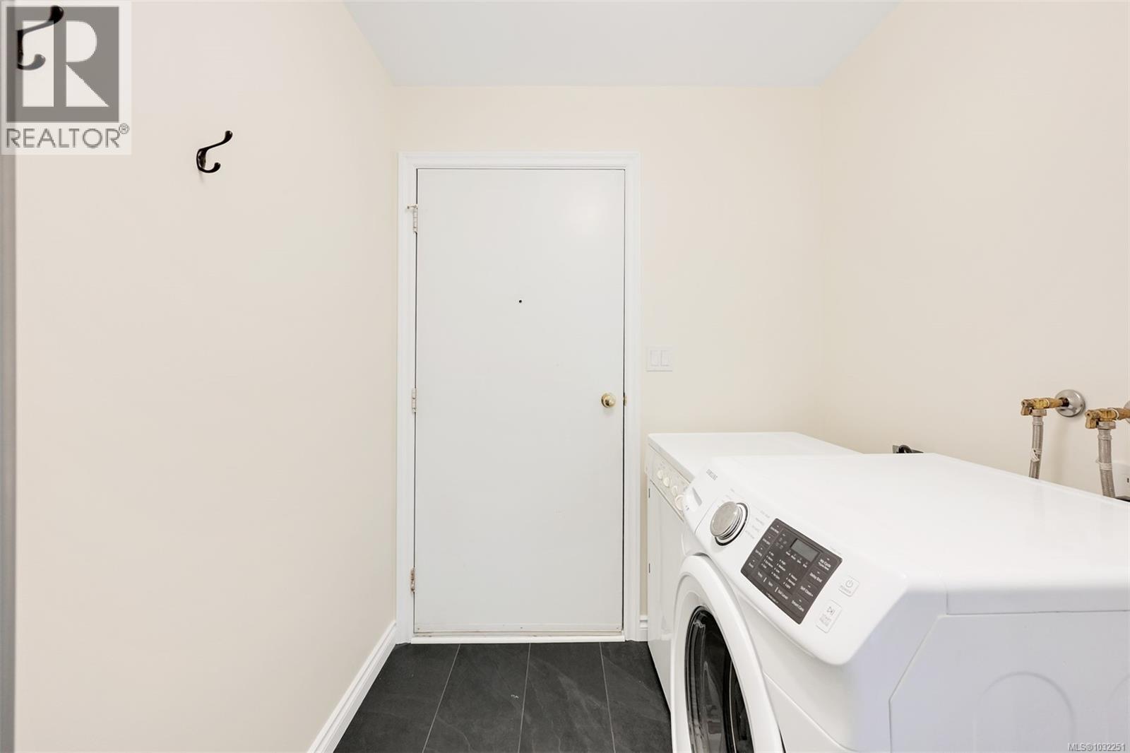 2114 REDWING PL - 34