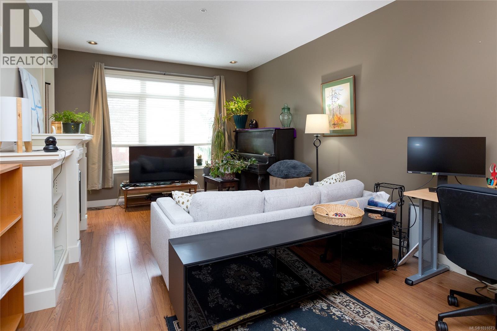 #415 623 TREANOR AVE - Image 3