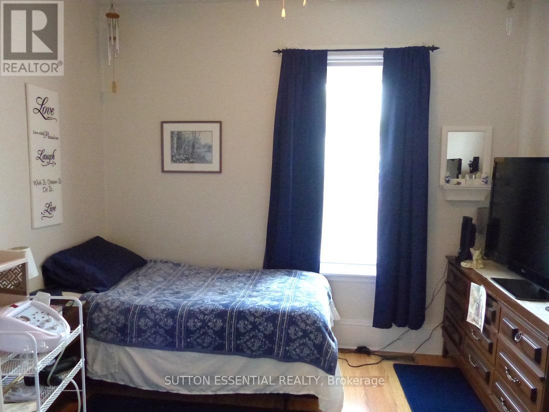 71 RUSSELL STREET E - 13