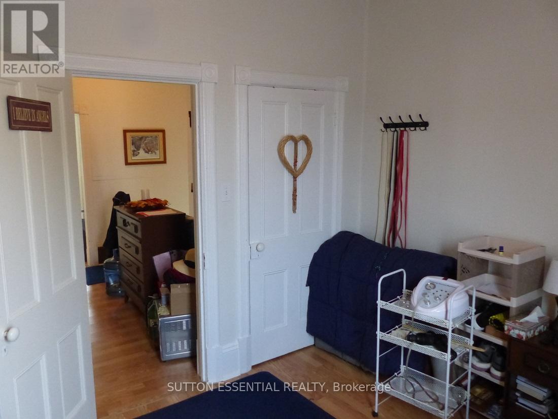 71 RUSSELL STREET E - 14