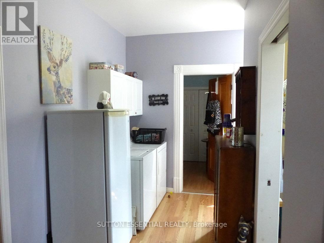 71 RUSSELL STREET E - 21