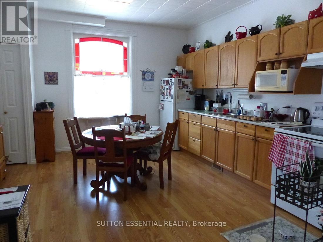 71 RUSSELL STREET E - 22
