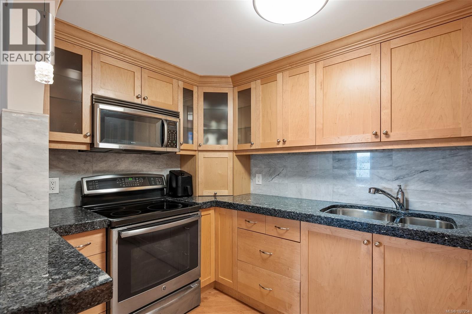 #208 1234 WHARF ST - 34