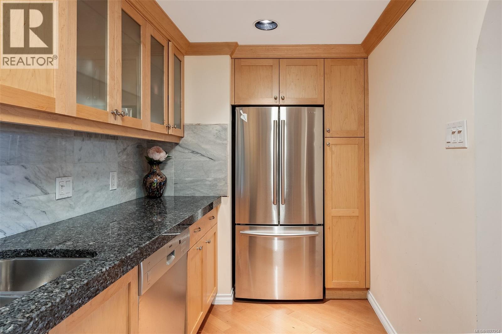 #208 1234 WHARF ST - 37