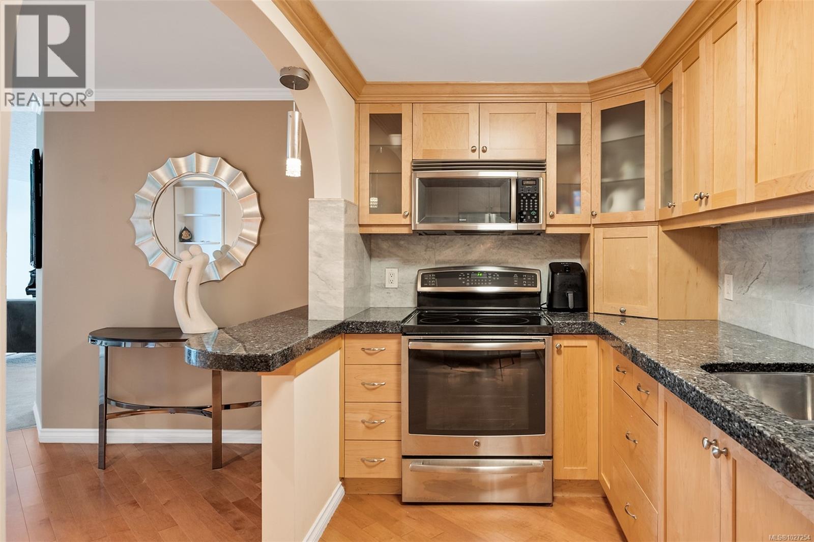 #208 1234 WHARF ST - 38