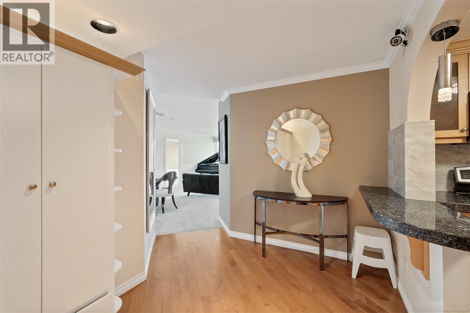 #208 1234 WHARF ST - 6