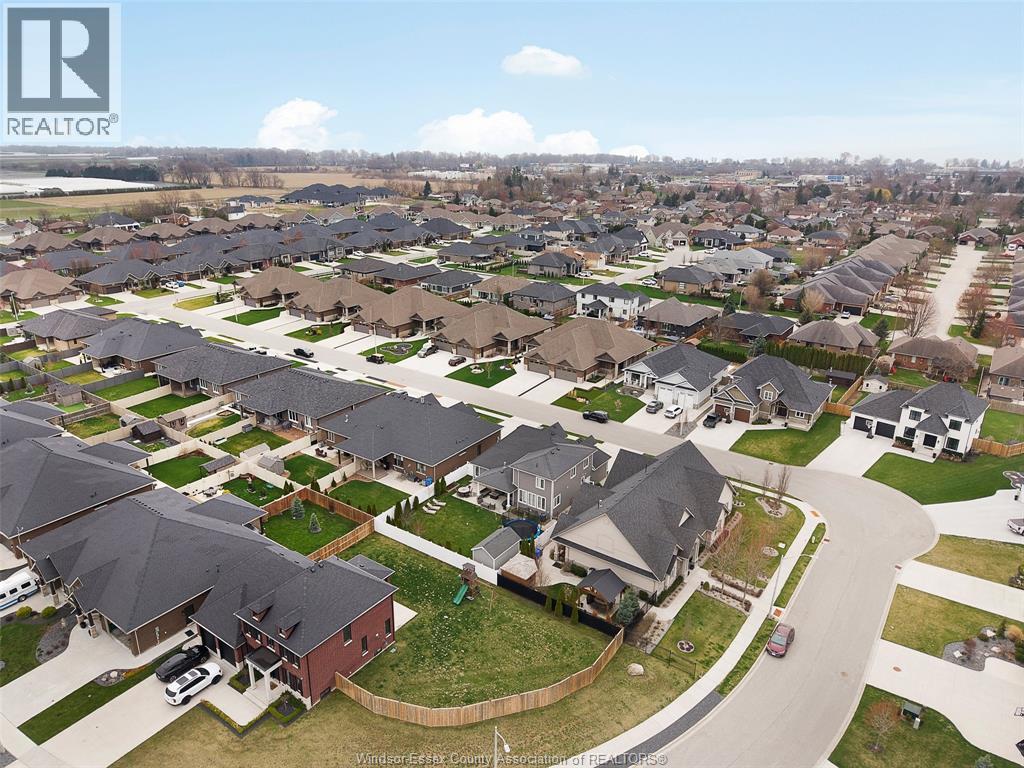 139 Blue Jay CRESCENT - 44