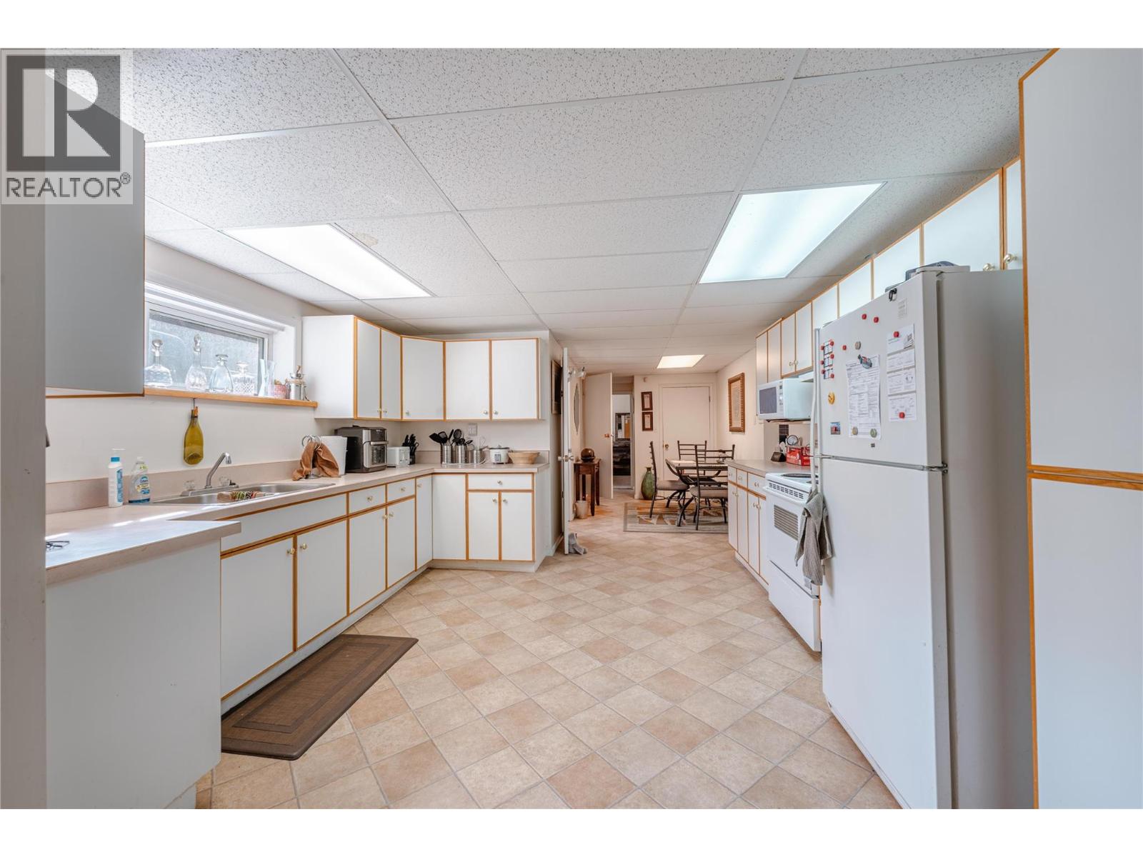 1956 AIRPORT WAY - 10