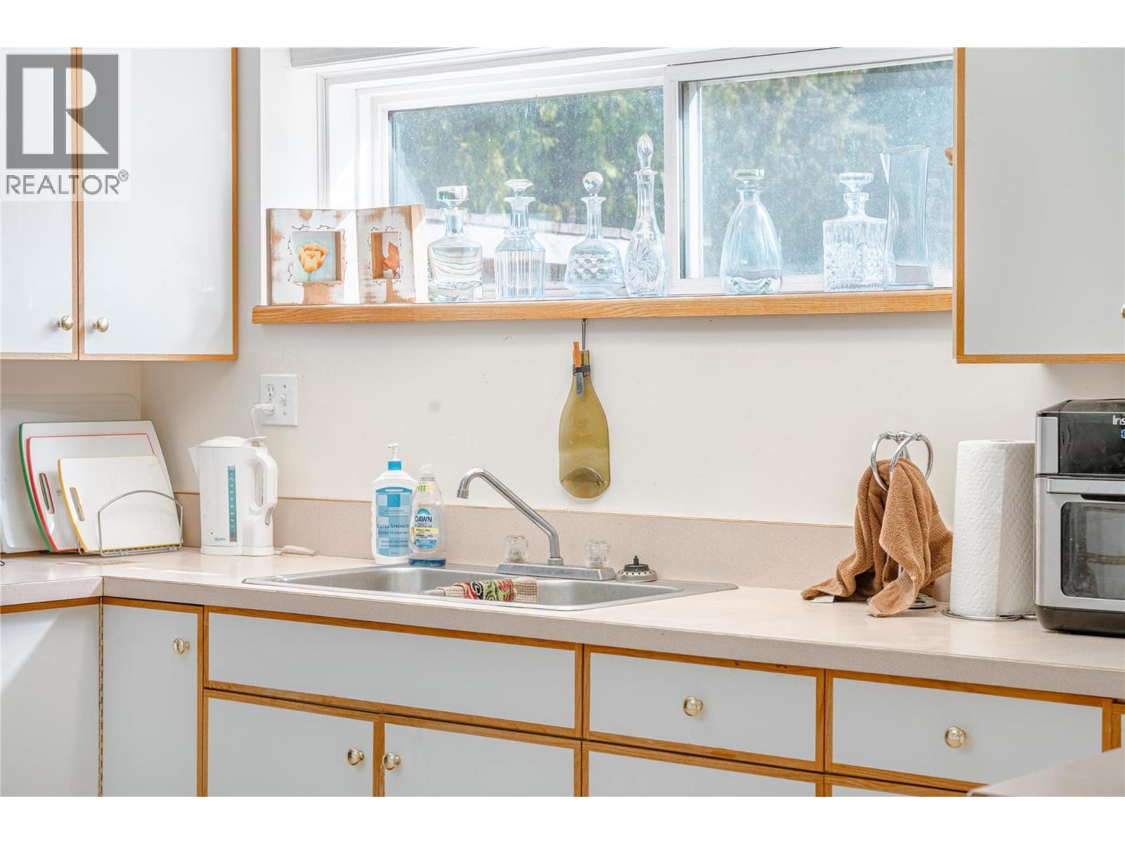 1956 AIRPORT WAY - 13