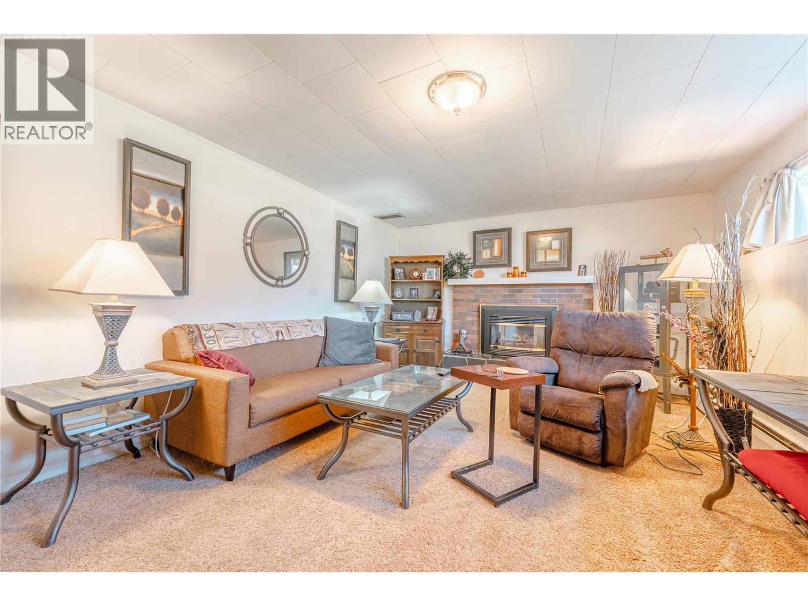 1956 AIRPORT WAY - 19