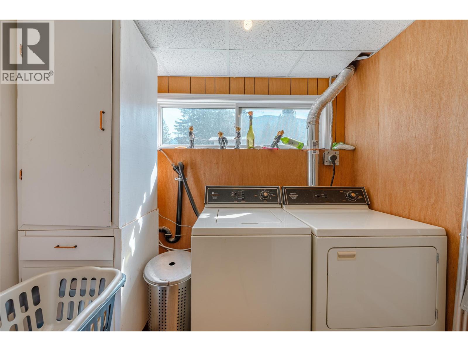 1956 AIRPORT WAY - 24