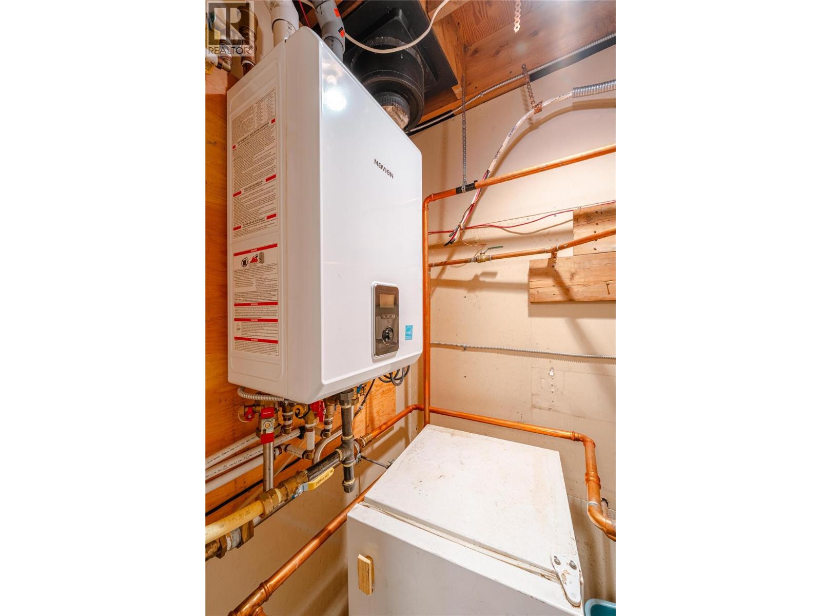 1956 AIRPORT WAY - 25