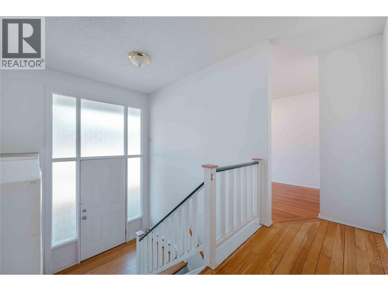 1956 AIRPORT WAY - 28