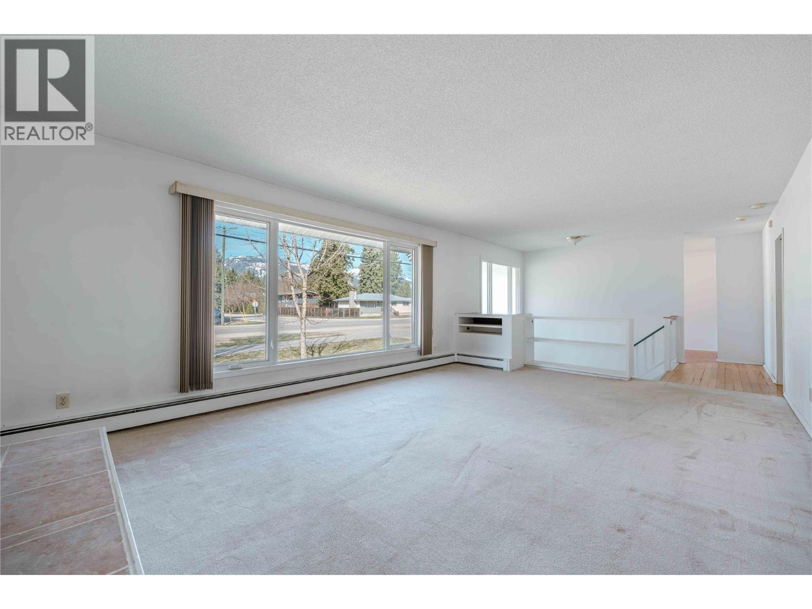 1956 AIRPORT WAY - 32