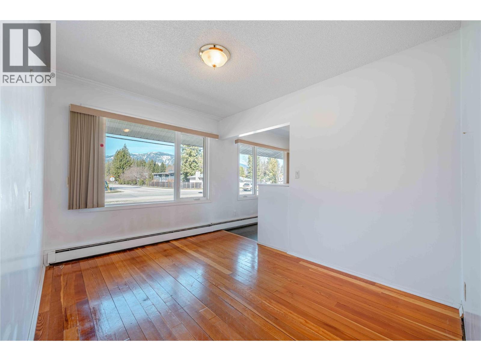 1956 AIRPORT WAY - 35