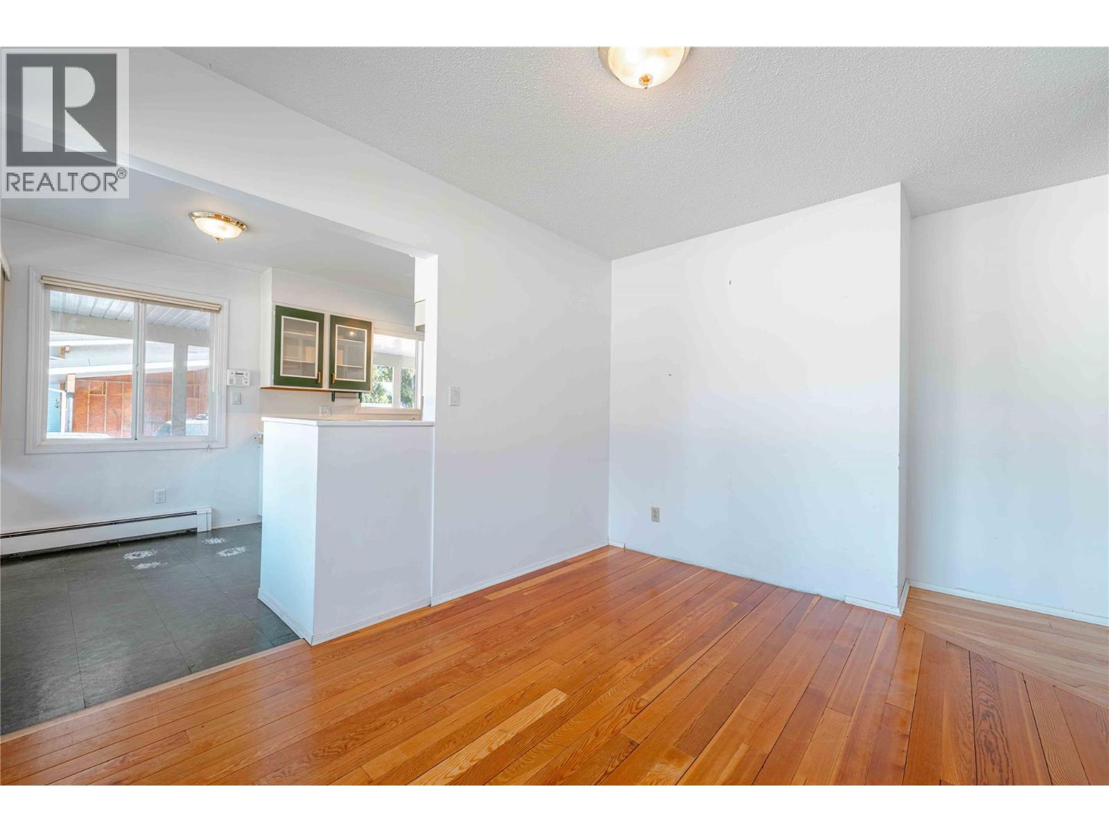 1956 AIRPORT WAY - 36