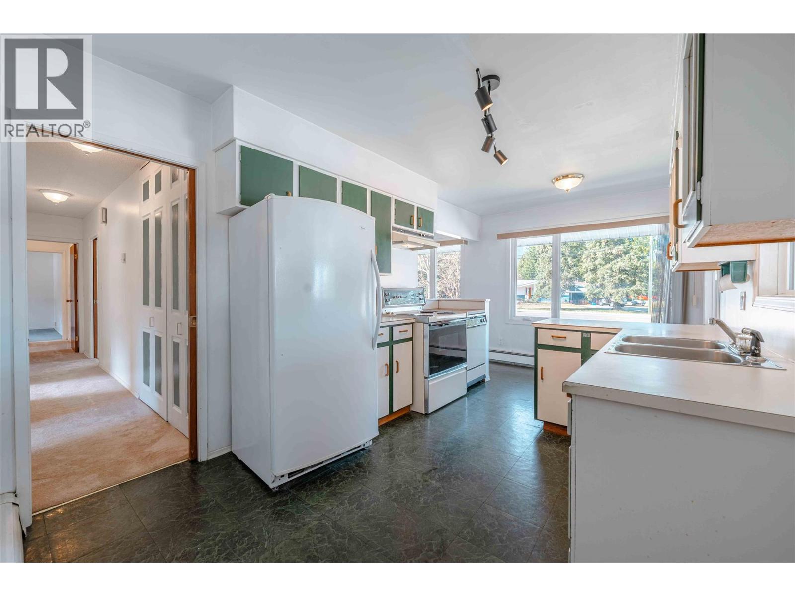 1956 AIRPORT WAY - 37