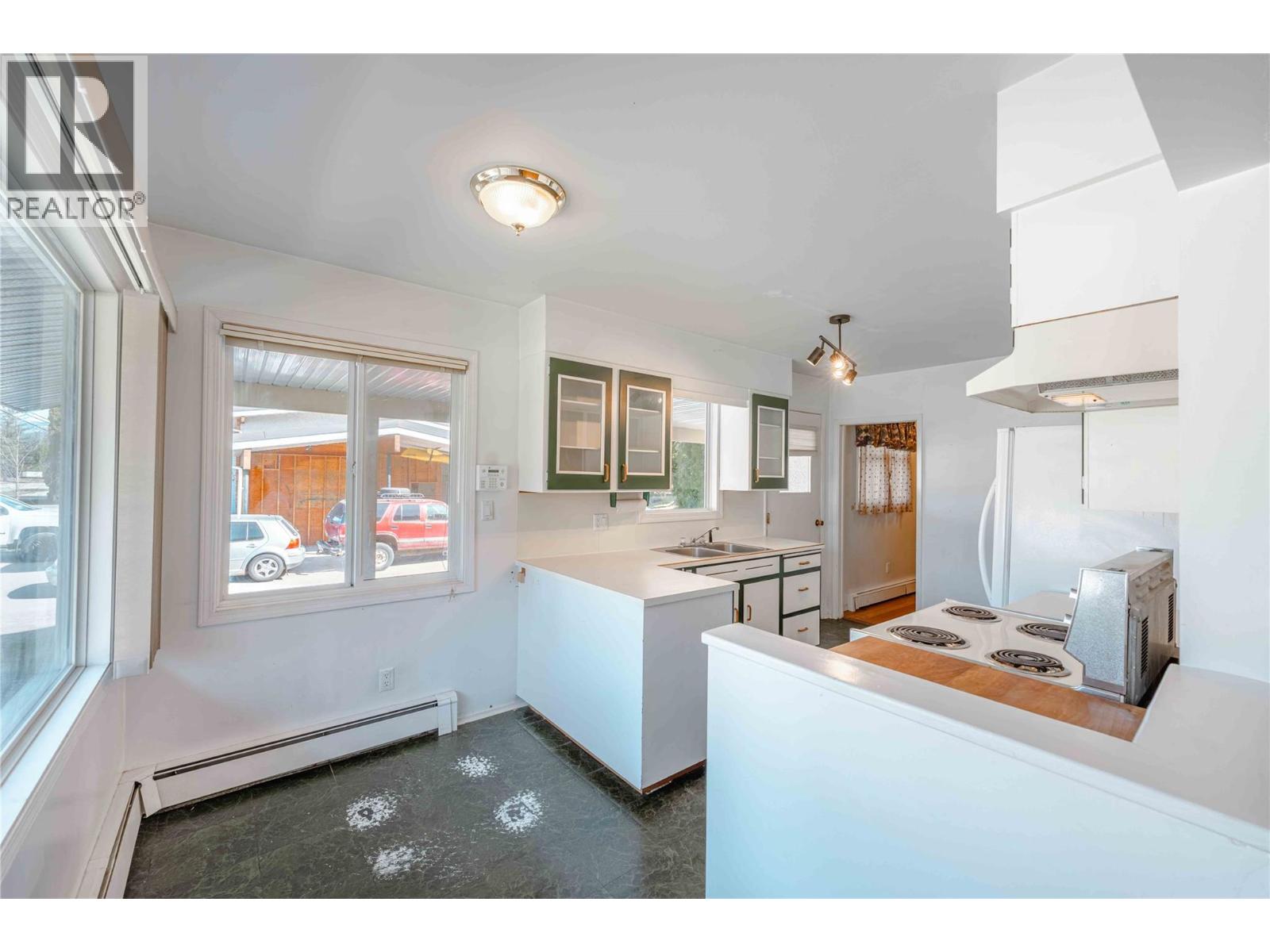 1956 AIRPORT WAY - 38