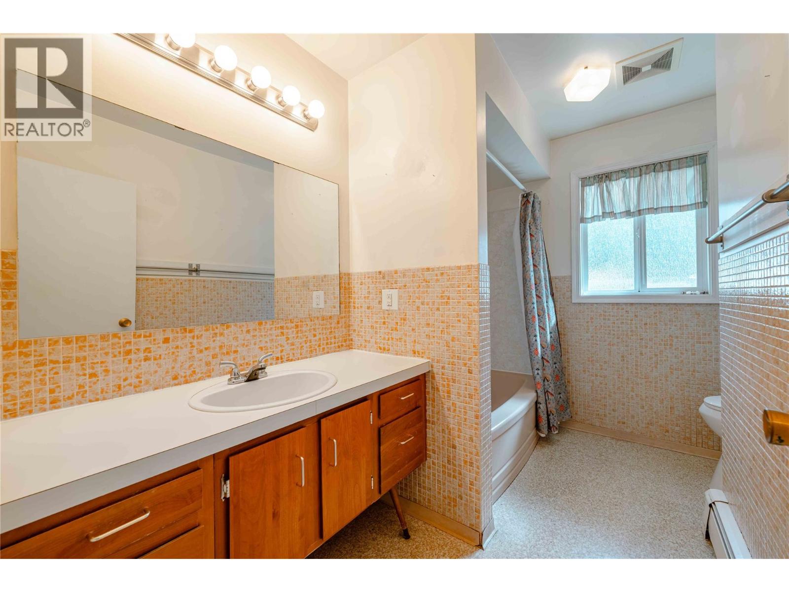 1956 AIRPORT WAY - 41