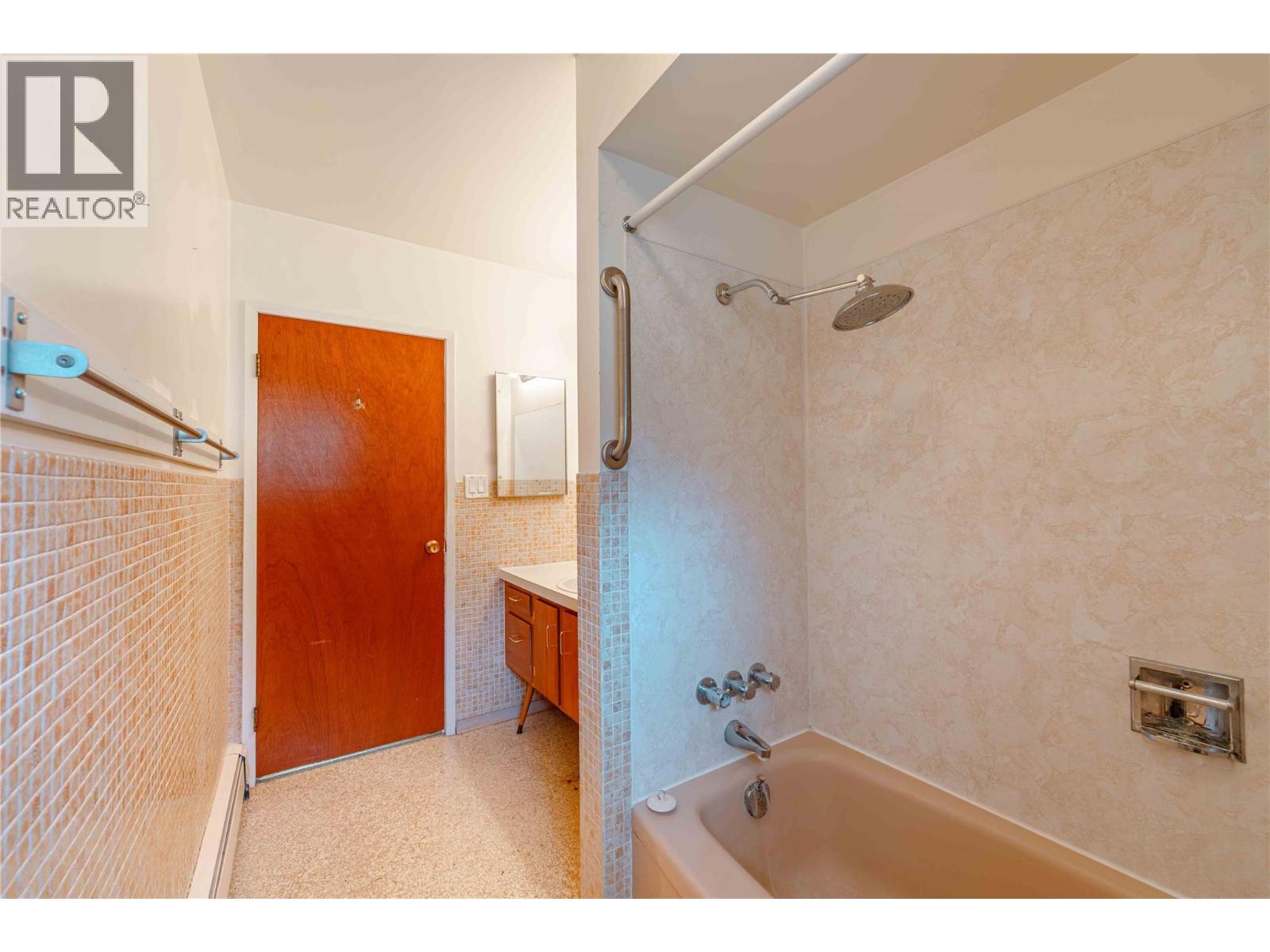 1956 AIRPORT WAY - 42