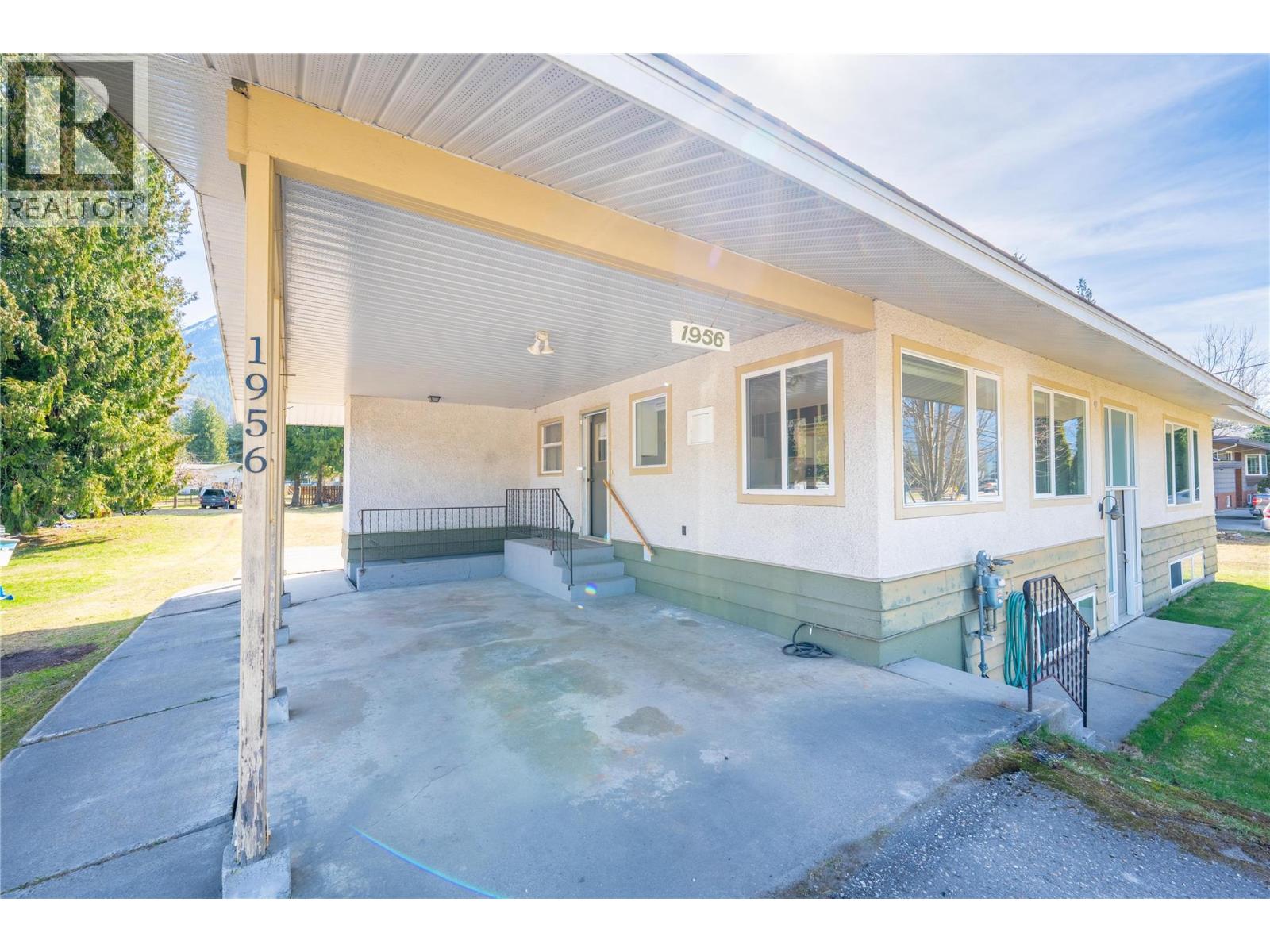 1956 AIRPORT WAY - 8